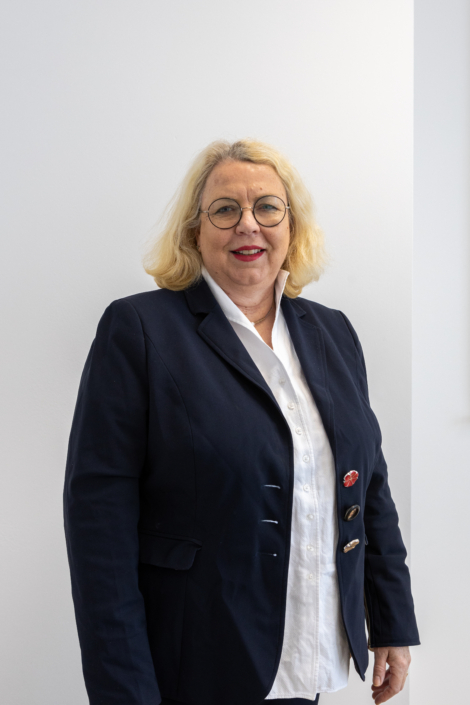 ANNETTE VON WIEDEBACH